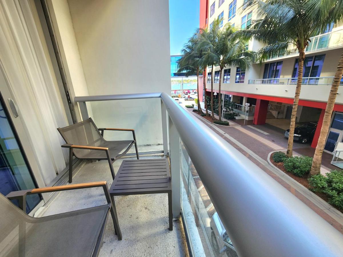 Hollywood Studios Condo Costa ภายนอก รูปภาพ